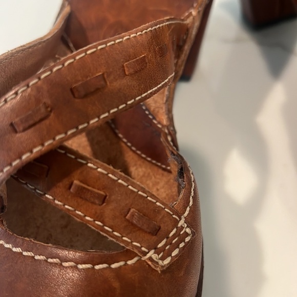 Clarks Artisan Collection Diane Distressed Leather Mule Size 8 - Picture 2 of 12